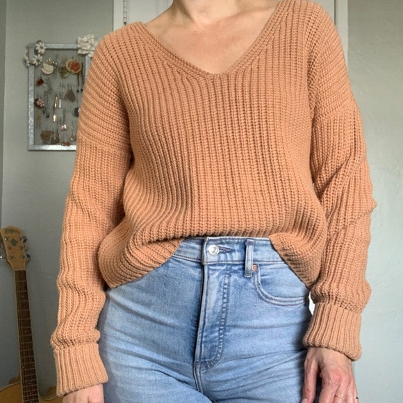 3 for $20 Bar III cropped chunky v neck sweater, size small, tan - Picture 6 of 6